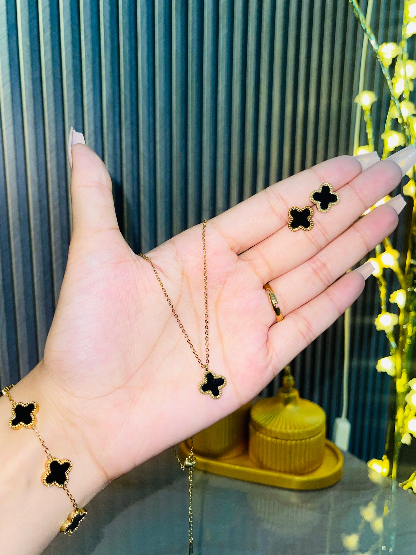 Black & Golden Clover Set
